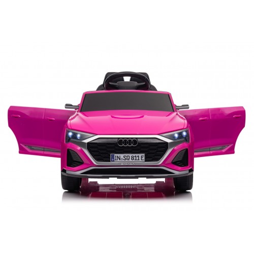 Ružové vozidlo Audi SQ8