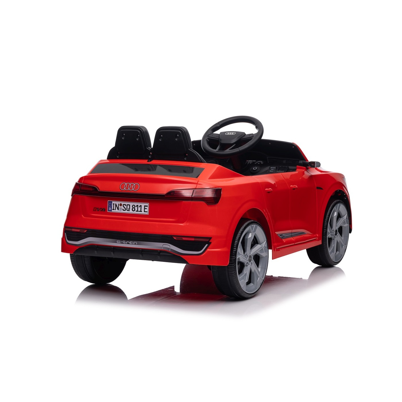 Audi SQ8 Červené vozidlo