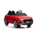 Audi SQ8 Červené vozidlo
