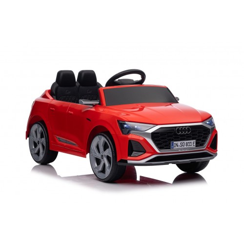 Audi SQ8 Červené vozidlo