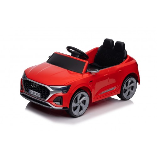 Audi SQ8 Červené vozidlo