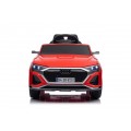 Audi SQ8 Červené vozidlo