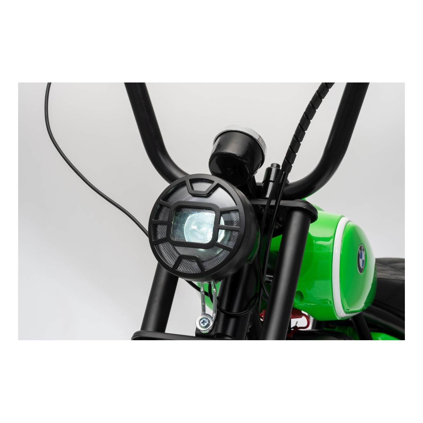 Motor vozidla BMW R18 zelený