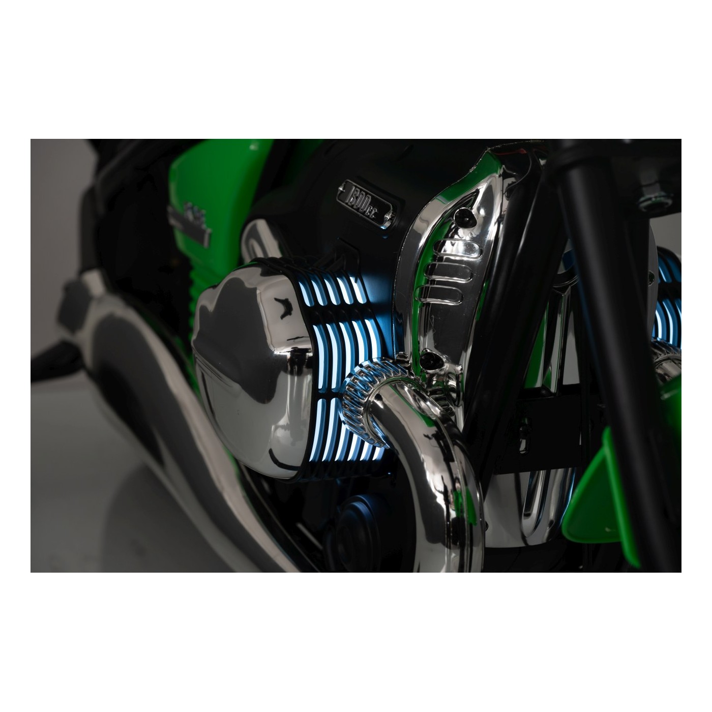 Motor vozidla BMW R18 zelený