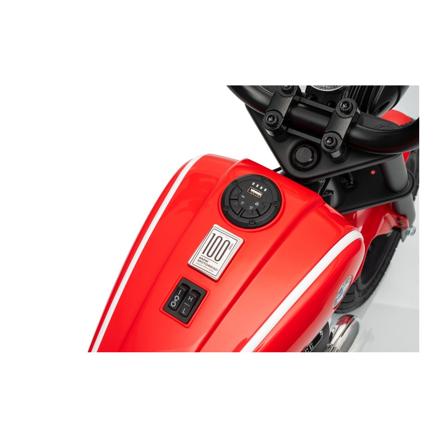 Motor vozidla BMW R18 Červená