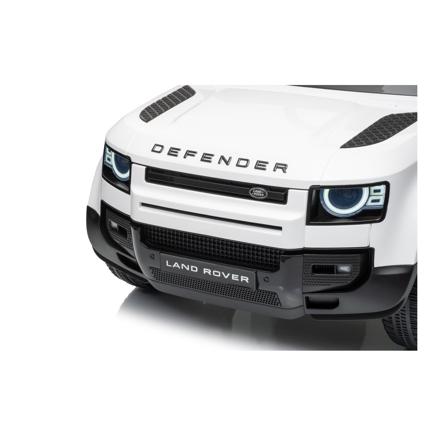 Land Rover Defender biele vozidlo