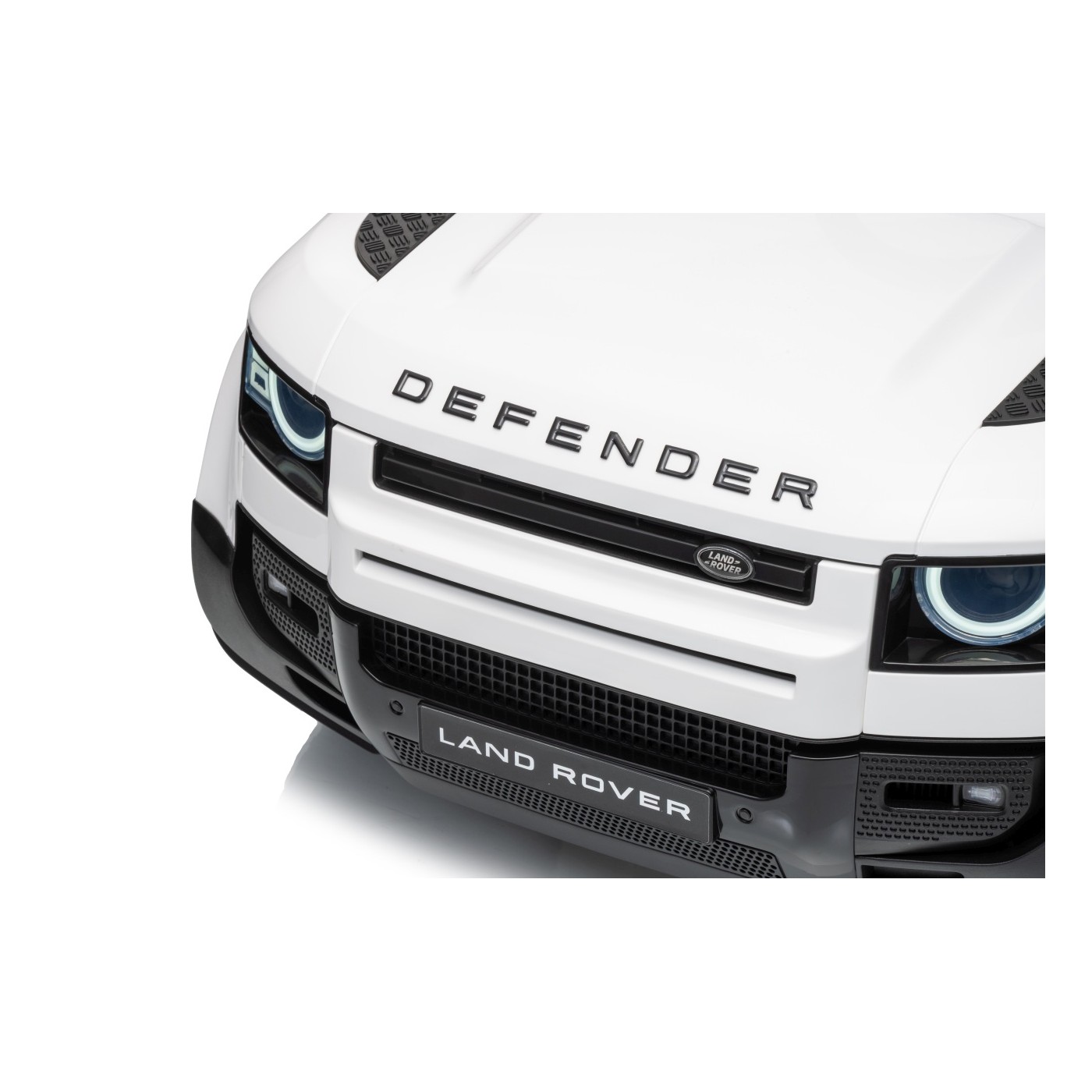 Land Rover Defender biele vozidlo
