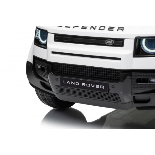 Land Rover Defender biele vozidlo