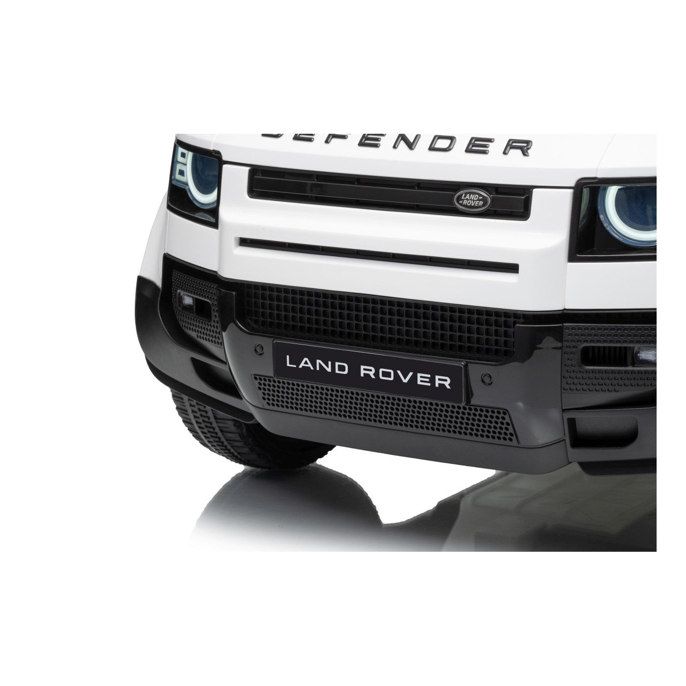 Land Rover Defender biele vozidlo
