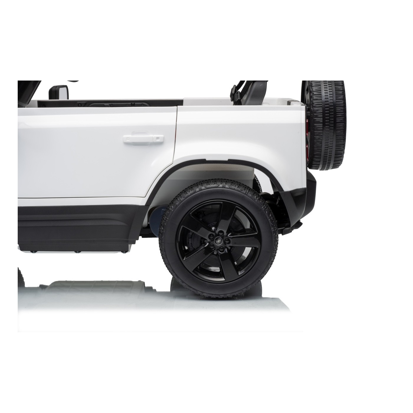 Land Rover Defender biele vozidlo