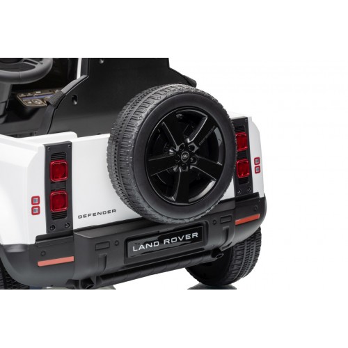 Land Rover Defender biele vozidlo