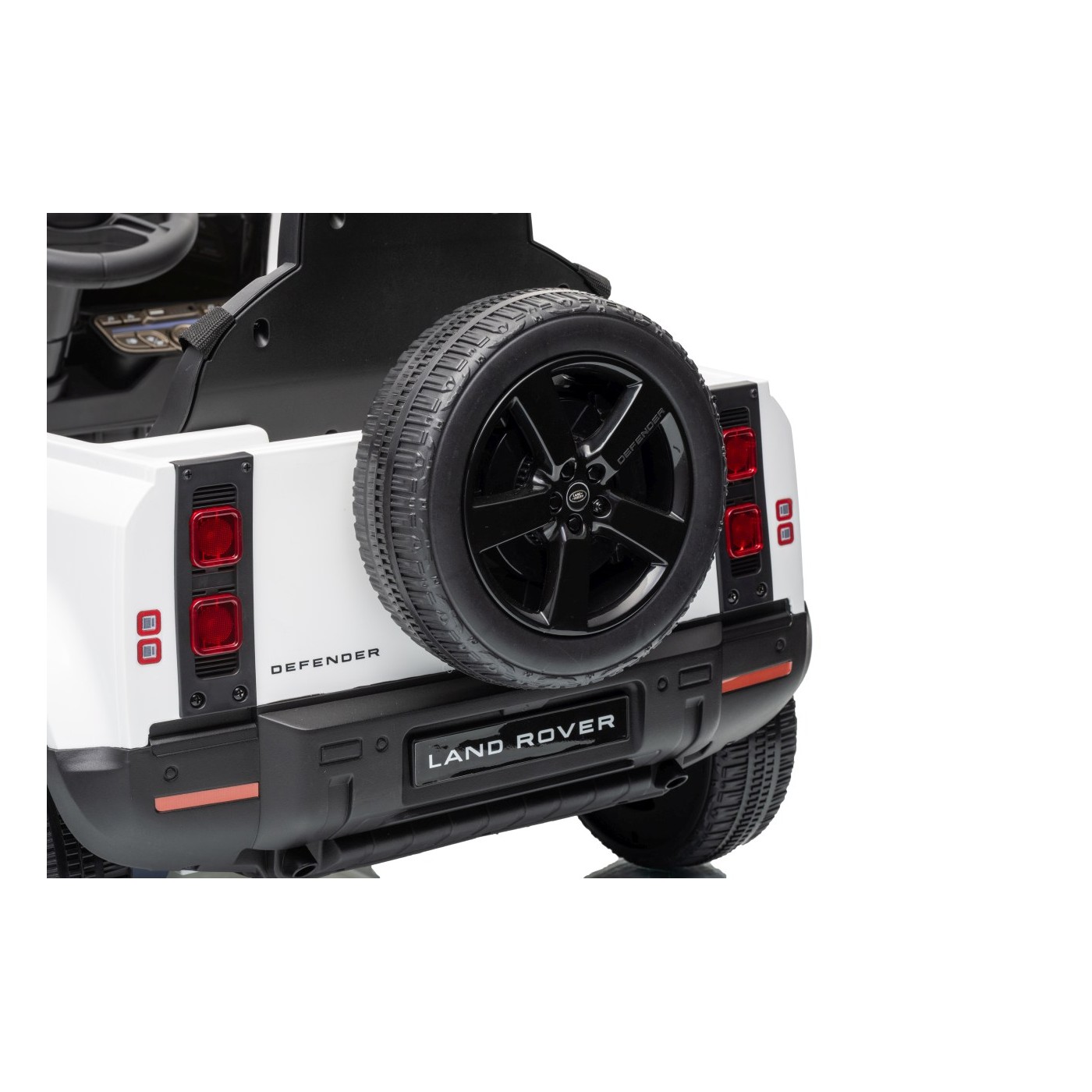 Land Rover Defender biele vozidlo