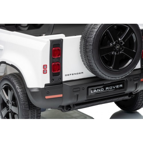 Land Rover Defender biele vozidlo