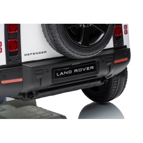 Land Rover Defender biele vozidlo