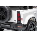 Land Rover Defender biele vozidlo