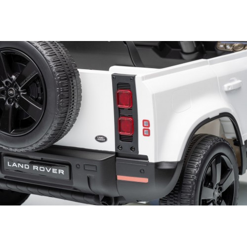 Land Rover Defender biele vozidlo