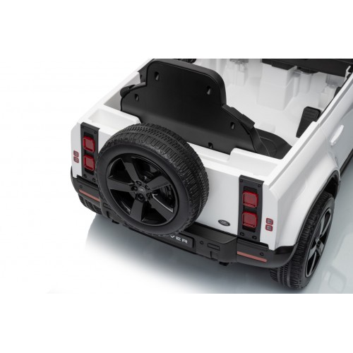 Land Rover Defender biele vozidlo