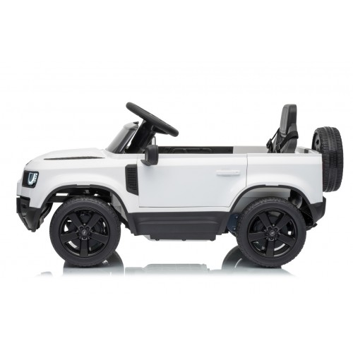 Land Rover Defender biele vozidlo