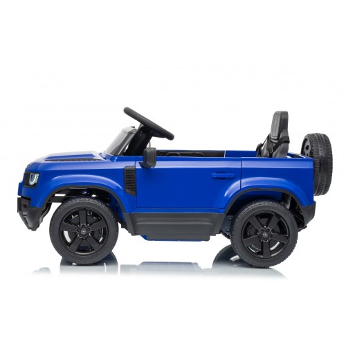 Modré vozidlo Land Rover Defender