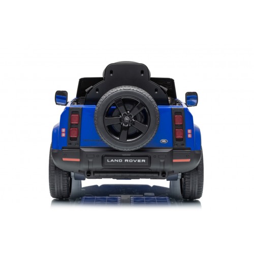 Modré vozidlo Land Rover Defender