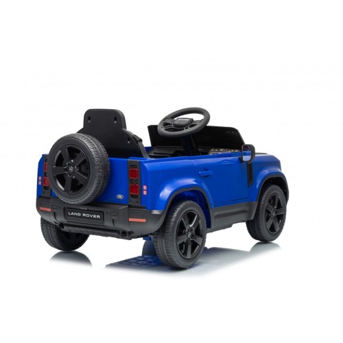Modré vozidlo Land Rover Defender