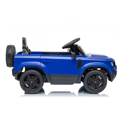 Modré vozidlo Land Rover Defender