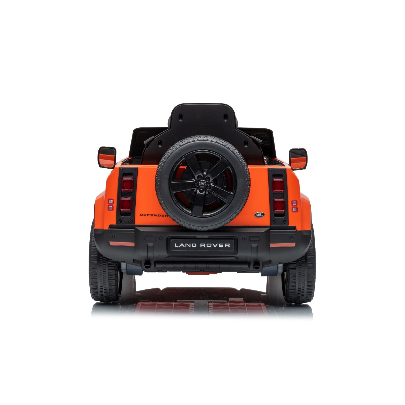 Oranžové vozidlo Land Rover Defender