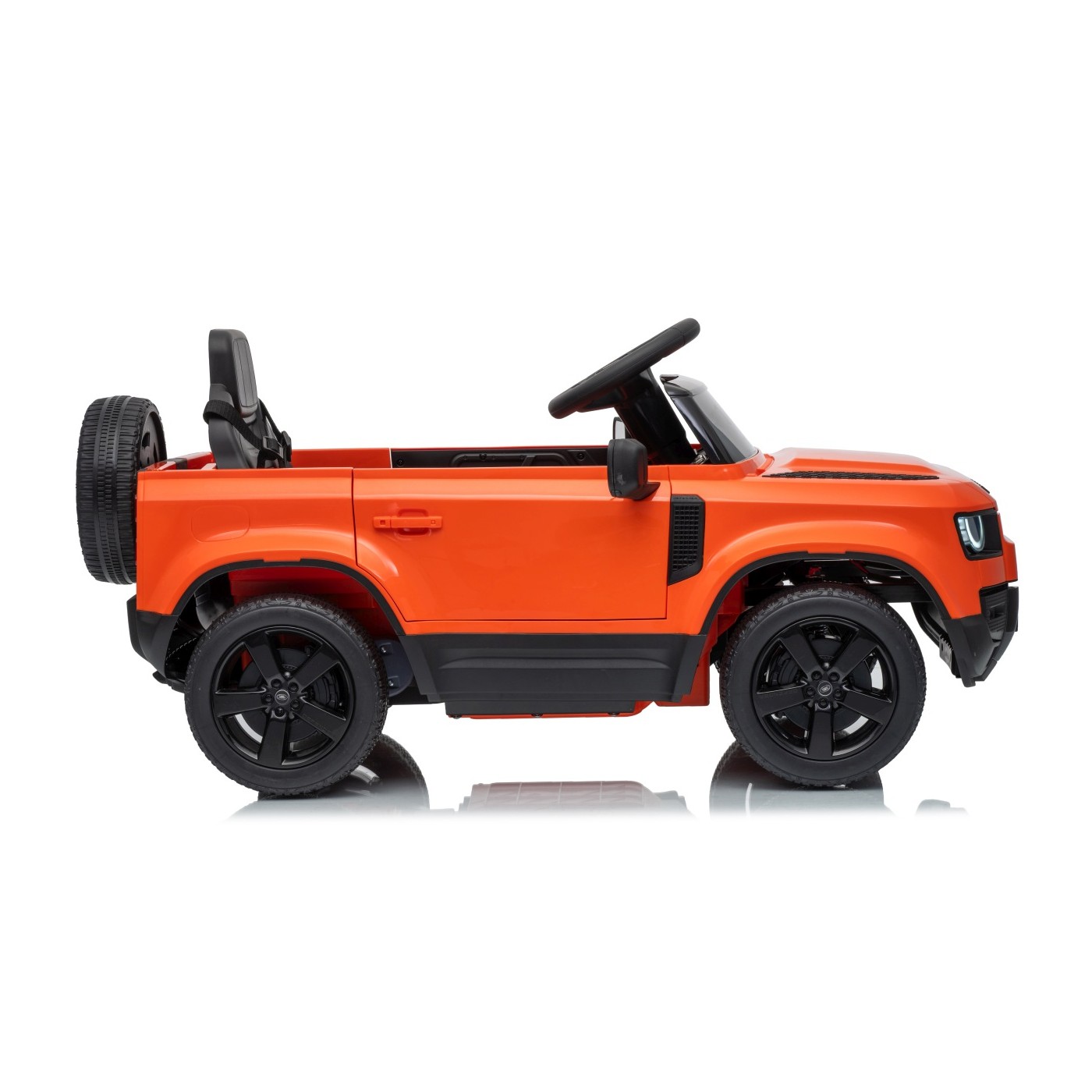 Oranžové vozidlo Land Rover Defender