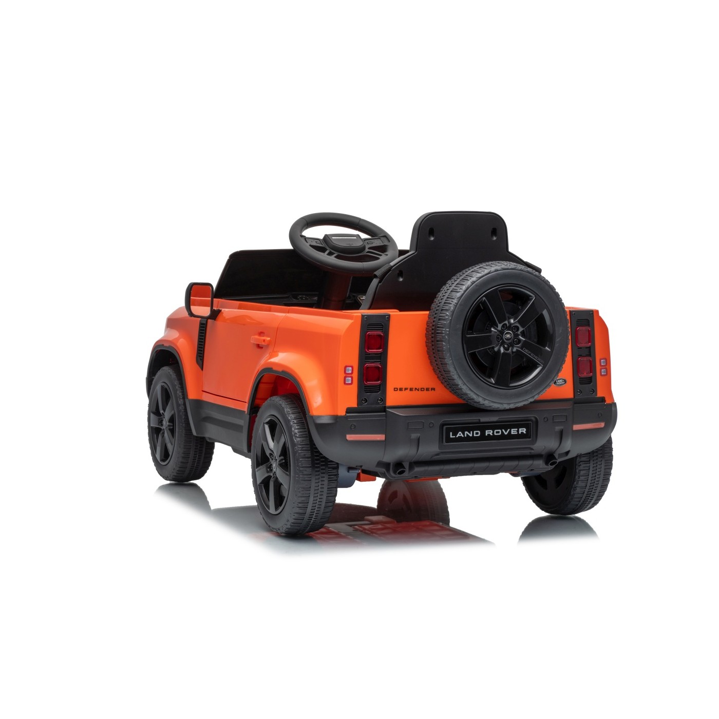Oranžové vozidlo Land Rover Defender
