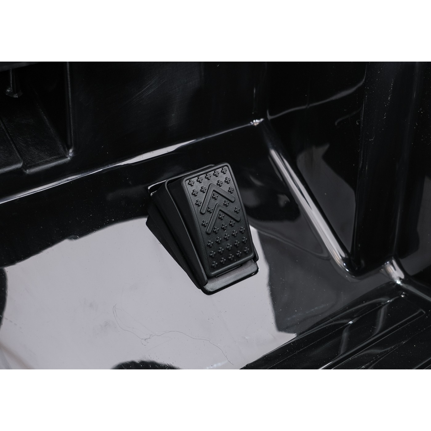 Jeep BEAST 4x4 čierne vozidlo