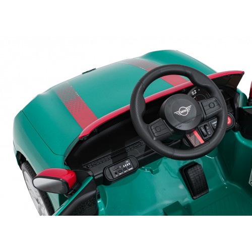 Zelené vozidlo Mini Cooper