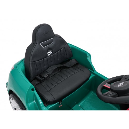 Zelené vozidlo Mini Cooper