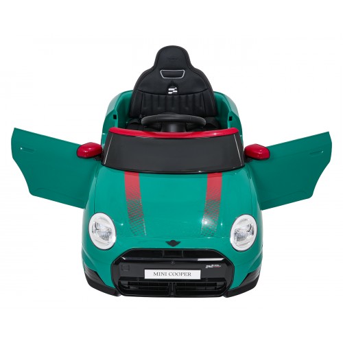 Zelené vozidlo Mini Cooper