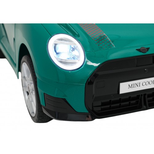 Zelené vozidlo Mini Cooper