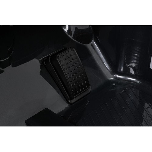 Mini Cooper čierne vozidlo