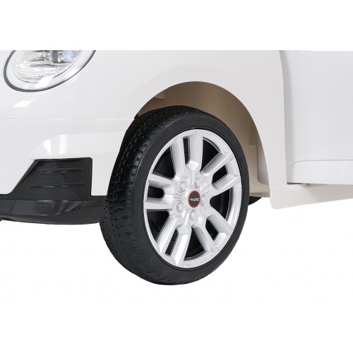 Mini Cooper biele vozidlo