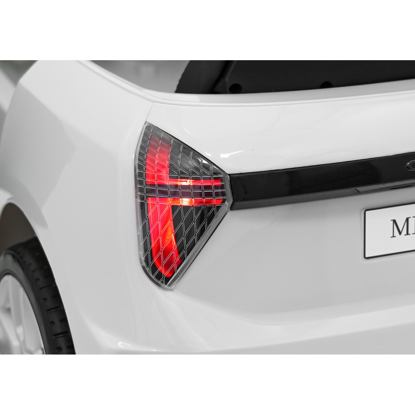 Mini Cooper biele vozidlo