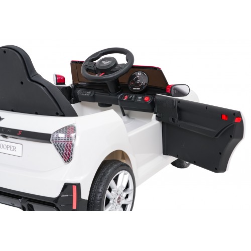 Mini Cooper biele vozidlo