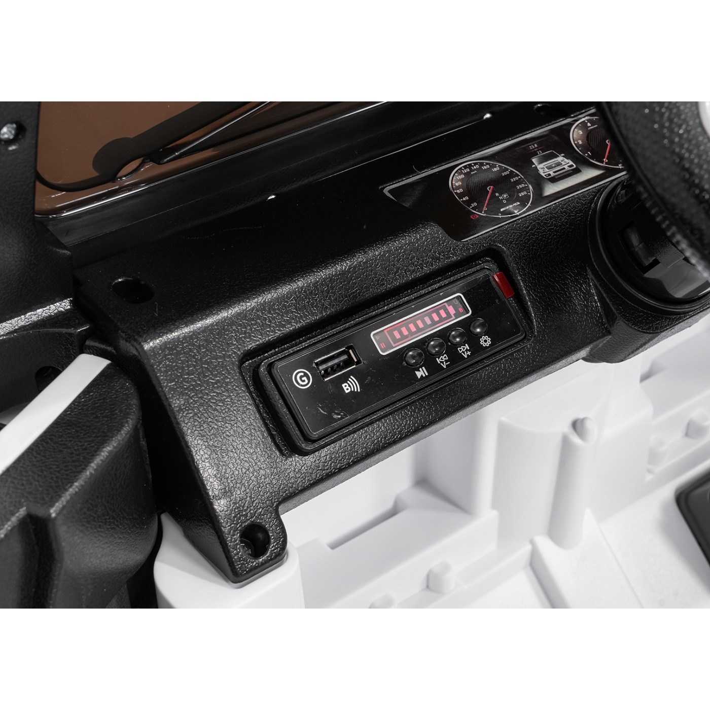 Vozidlo Mercedes G63 AMG LIFT biela