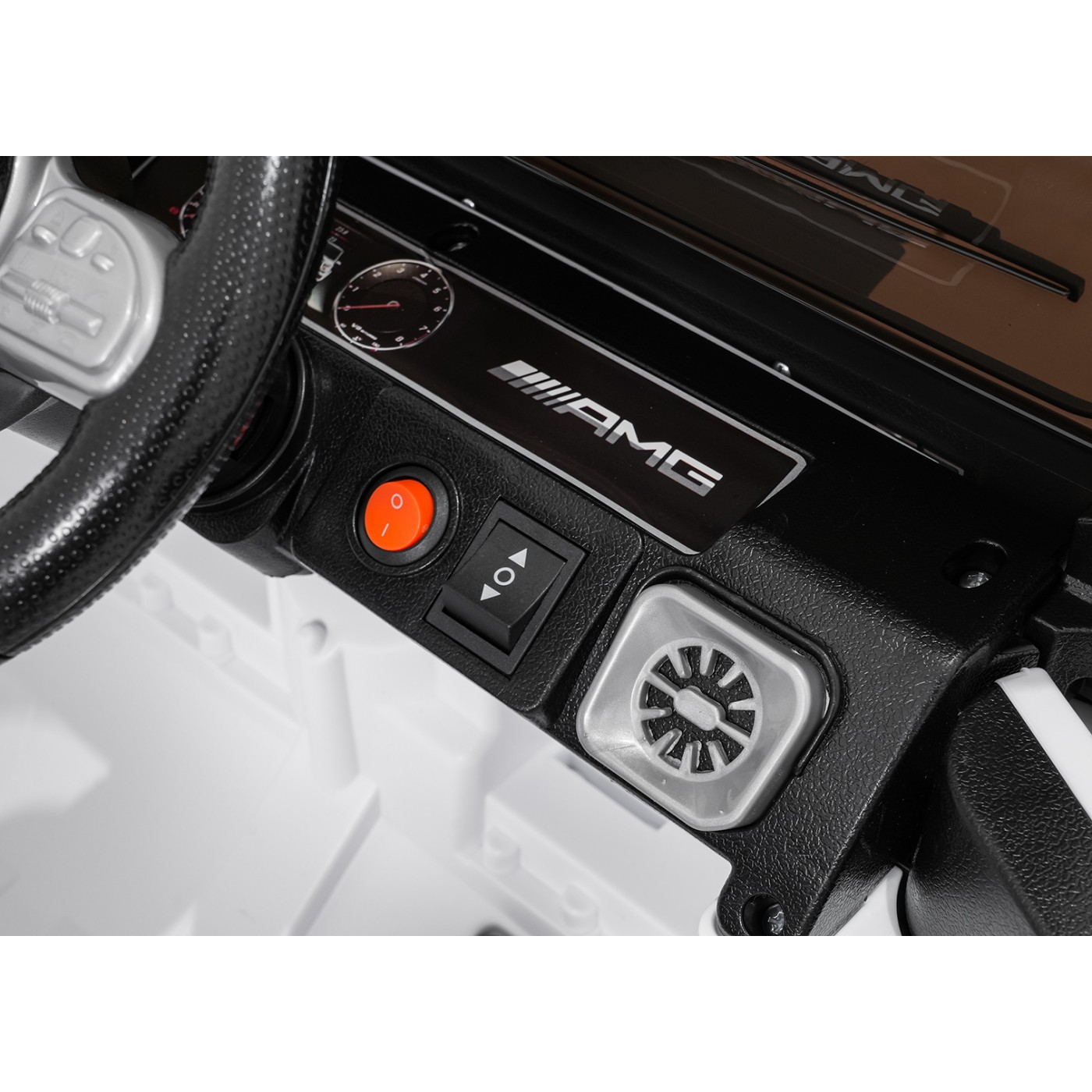 Vozidlo Mercedes G63 AMG LIFT biela