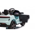 Modré vozidlo Porsche Macan