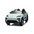 Modré vozidlo Porsche Macan