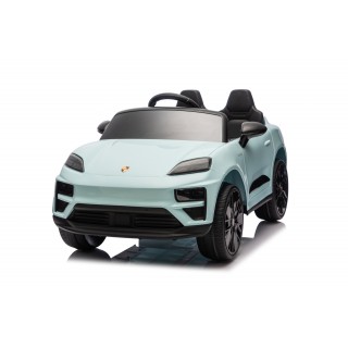Modré vozidlo Porsche Macan