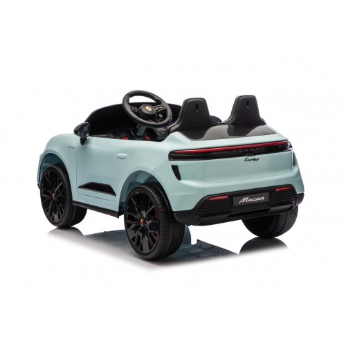 Modré vozidlo Porsche Macan