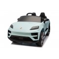 Modré vozidlo Porsche Macan