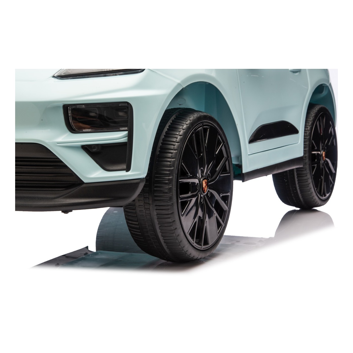 Modré vozidlo Porsche Macan