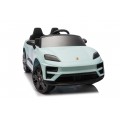 Modré vozidlo Porsche Macan