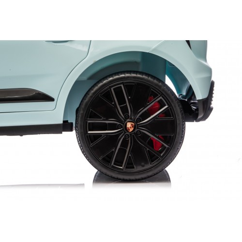 Modré vozidlo Porsche Macan