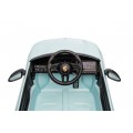 Modré vozidlo Porsche Macan