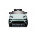 Modré vozidlo Porsche Macan